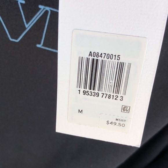 Levi’s Crop Sweater - Picture 6 of 8